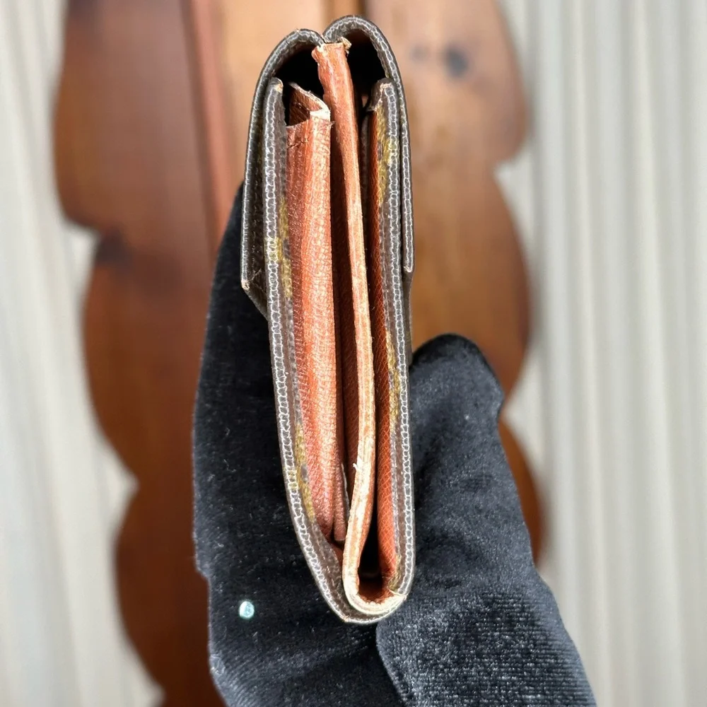 Louis Vuitton Monogram Wallet - Picture 4 of 10
